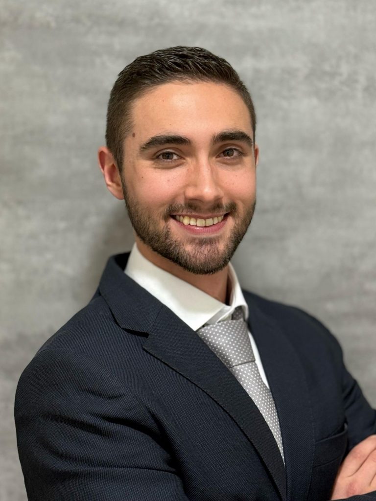 Nicolás Fernández Cota Consultor financiero especializado en asesorar a clientes